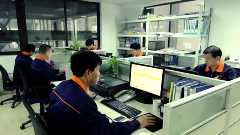 Các kỹ sư trong ngành (cùng nghiên cứu giải pháp quy trình)