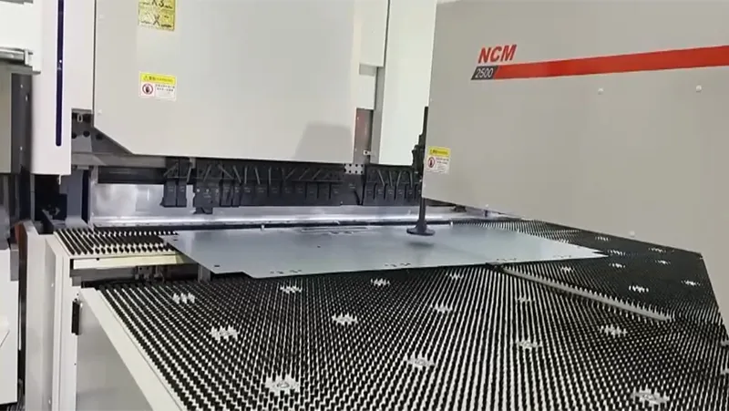 Trung tâm chấn CNC/Máy chấn tôn